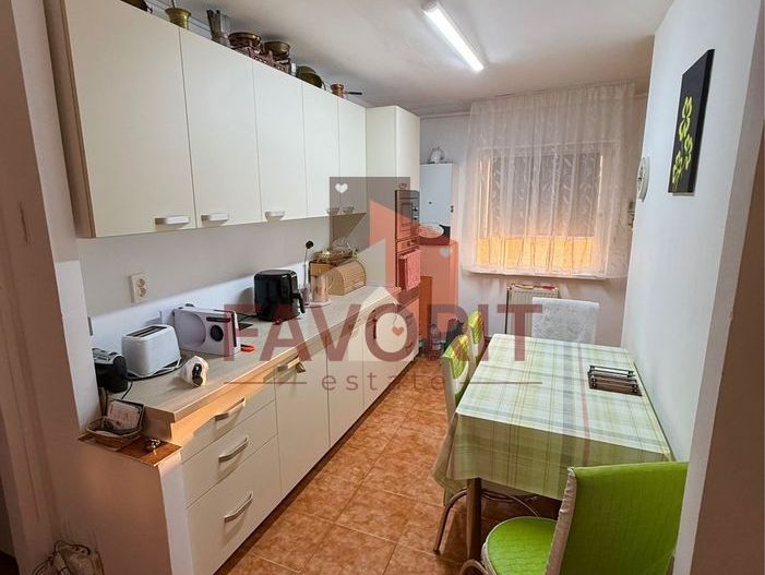 Etaj 2. Cu centrala proprie. Zona Bucovina - Poză 3