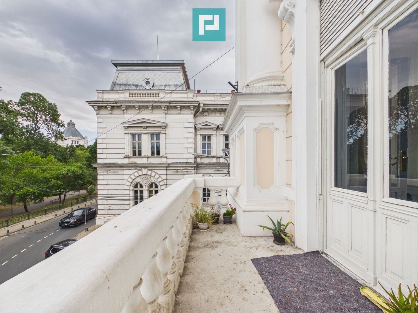 Apartament emblematic in Palatul Cenad, Arad - Poză 2