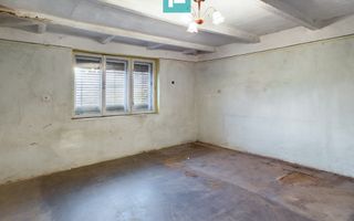 Casă modestă cu 3 camere în Ghioroc - Poză 5