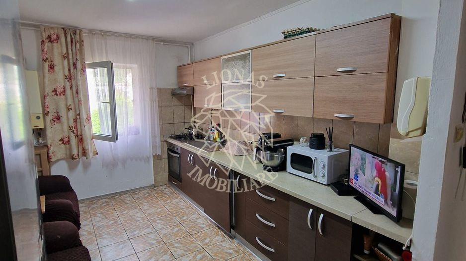 Apartament decomandat 3 camere-2 balcoane-etaj 3-Zona Petru Maior - Poză 6