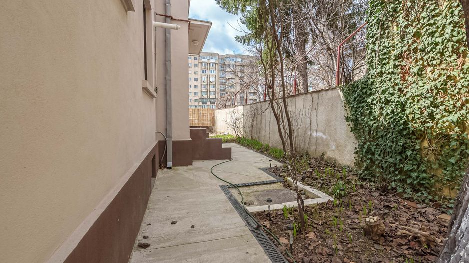 Piata Muncii, casa 87 mp totali, 179 mp curte libera, ideala birouri - Poză 10