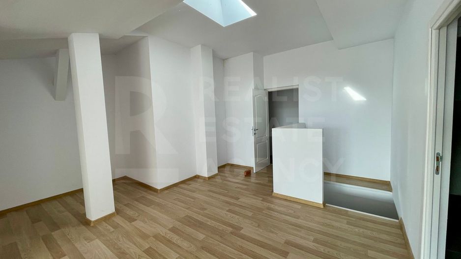 De vânzare – Clădire impresionantă, 11 camere, 9 dormitoare, Păcurari - Poză 24