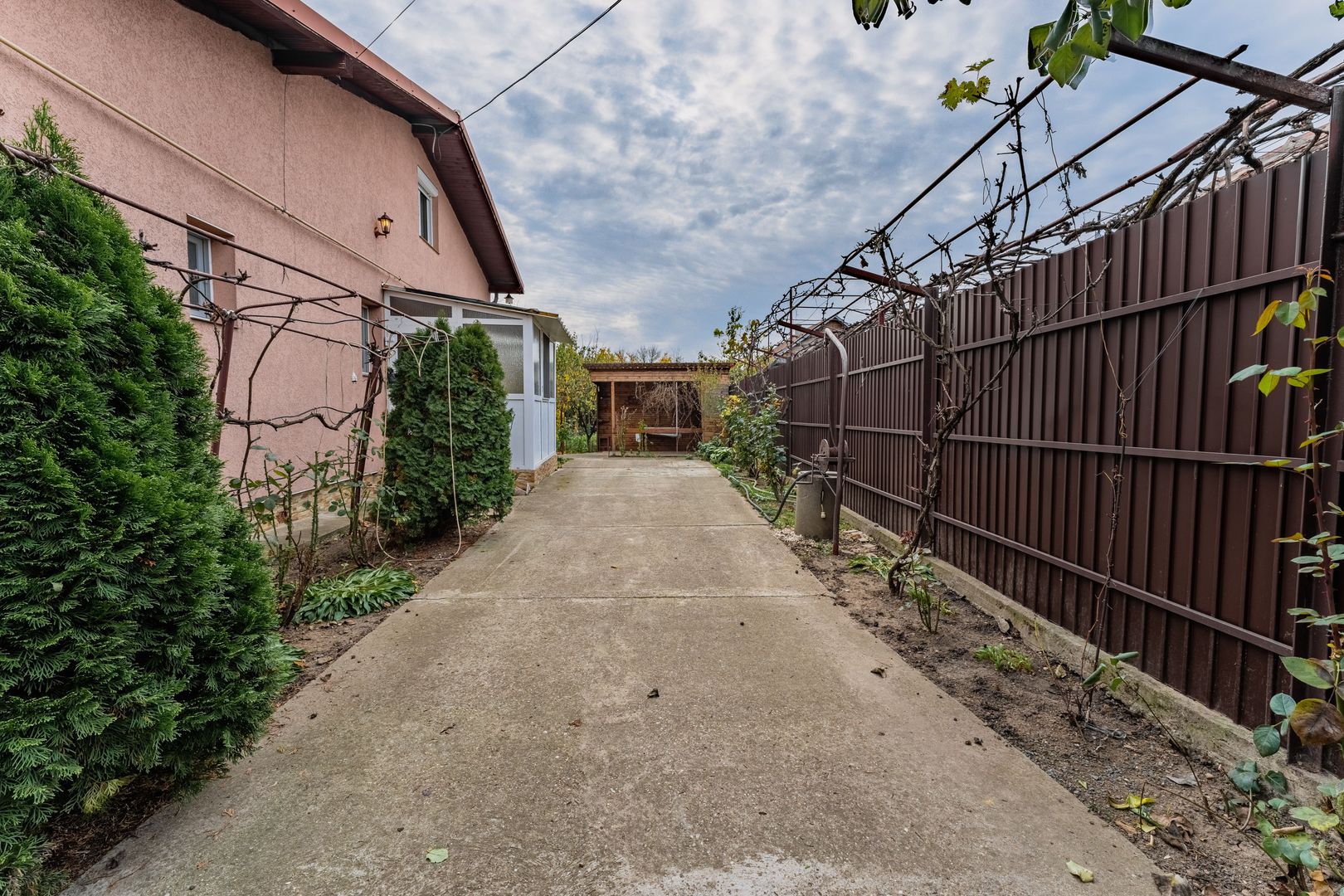 Casă cu 2 camere în Bujac - Poză 6