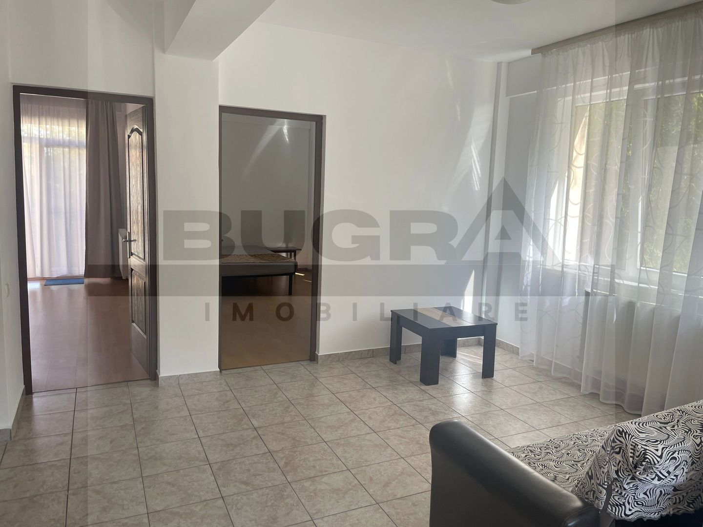 Apartament de 3 camere, 70mp, parcare, zona Negoiu - Poză 2