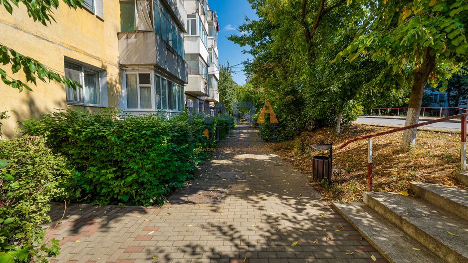 3 camere decomandat, etaj 1, două balcoane - Poză 1