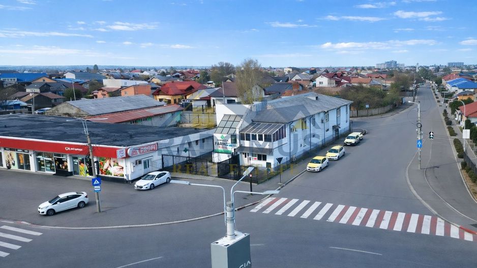 Casă + spațiu comercial | Vizibilitate maximă | Intersecție circulata - Poză 1