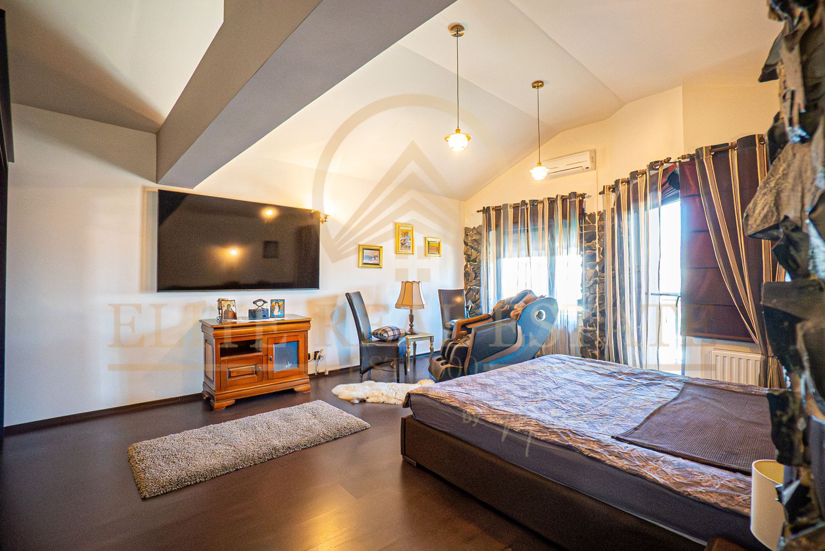 Casa De Vanzare in Palazu Mare - Teren de 455 mp cu Piscina si Garaj - Poză 28