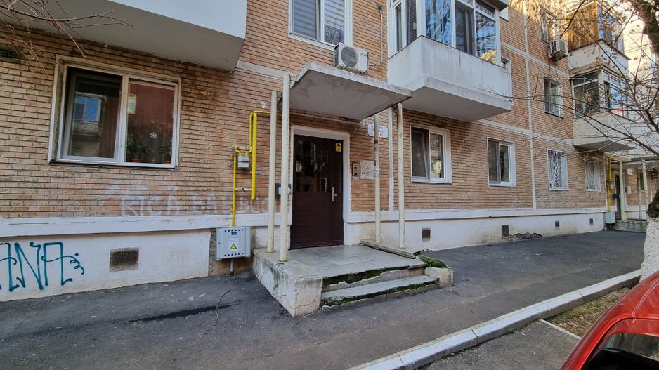 Apartament 3camere si loc de parcare - Poză 1
