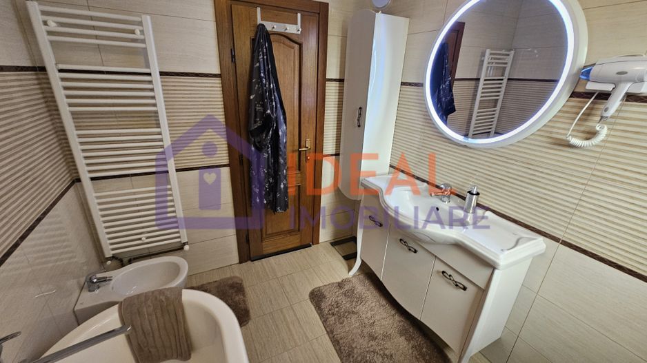 Casă deosebită, cu 5 camere, cu teren de 1132 mp – Cisnădioara - Poză 12