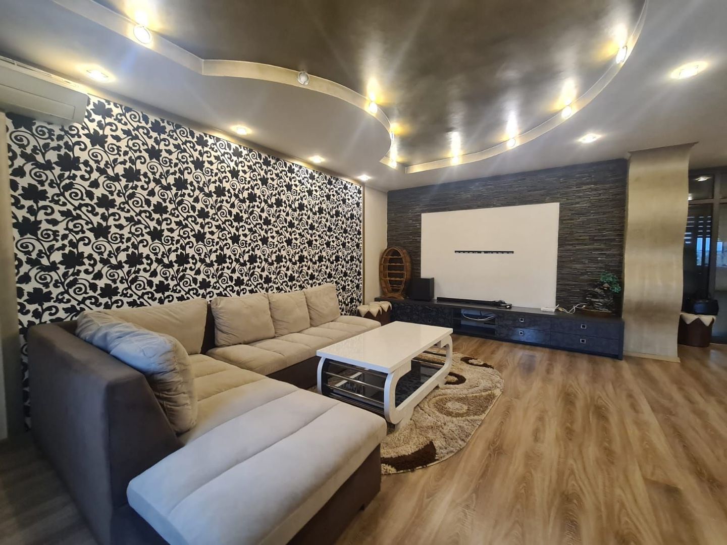 Apartament 2 camere de inchiriat | Zona Liceul Auto | Mobilat si utilat - Poză 2