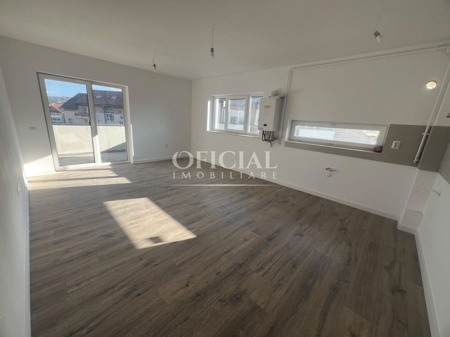 Apartament 3 camere | Parcare | 2 Bai | Terasa | Eroilor | Floresti - Poză 2