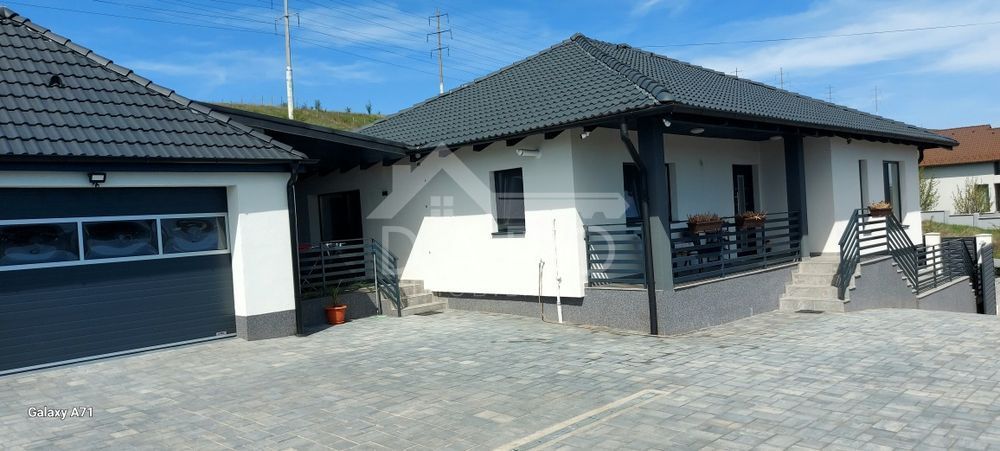 Casă de vânzare - Poză 1