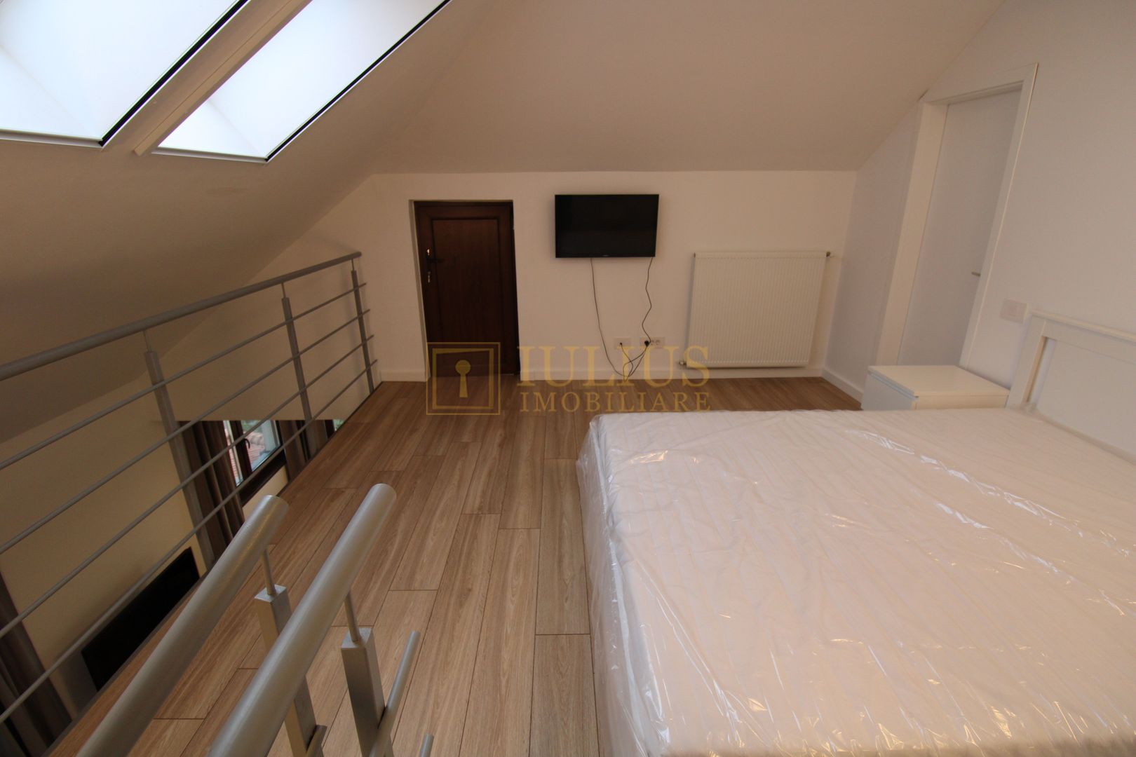 LOFT amenajat modern, 2 bai. Zona de sud. - Poză 16