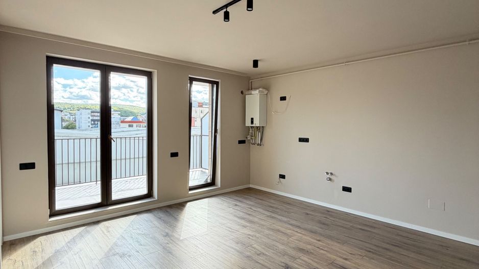 Apartament 2 camere, terasa, etaj intermediar, garaj, Eroilor - Poză 2