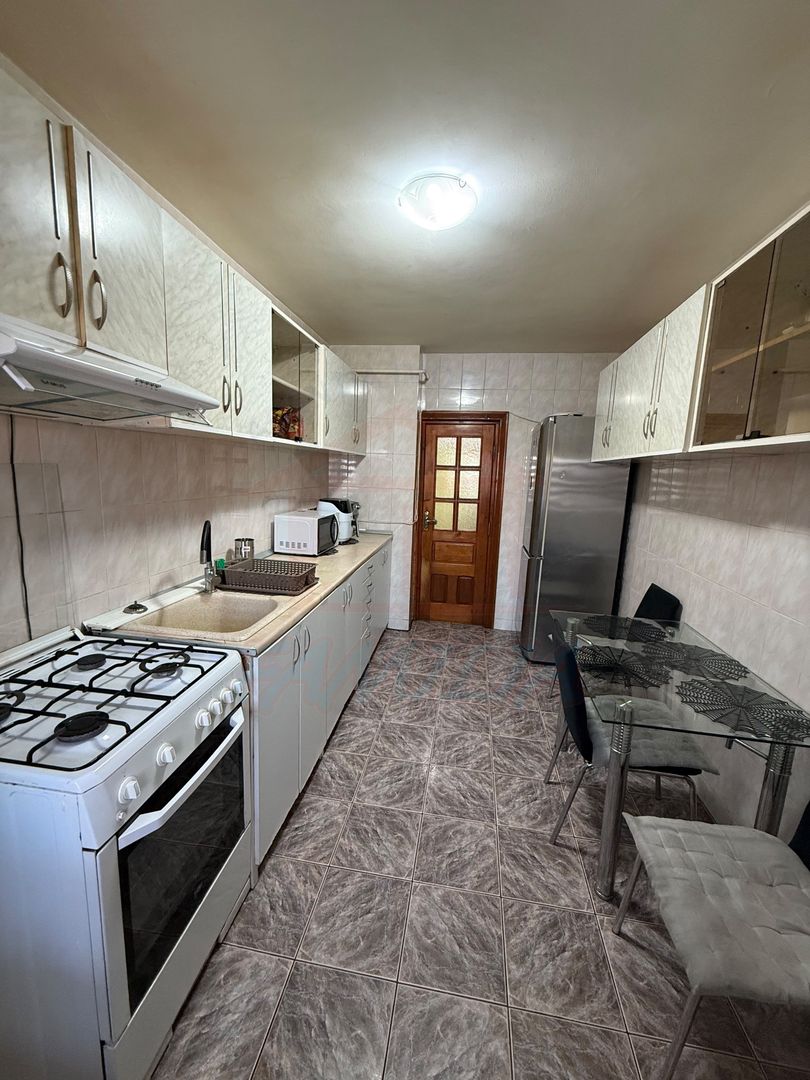 APARTAMENT 3 CAMERE, I.C. FRIMU, 450 €/LUNĂ - Poză 14