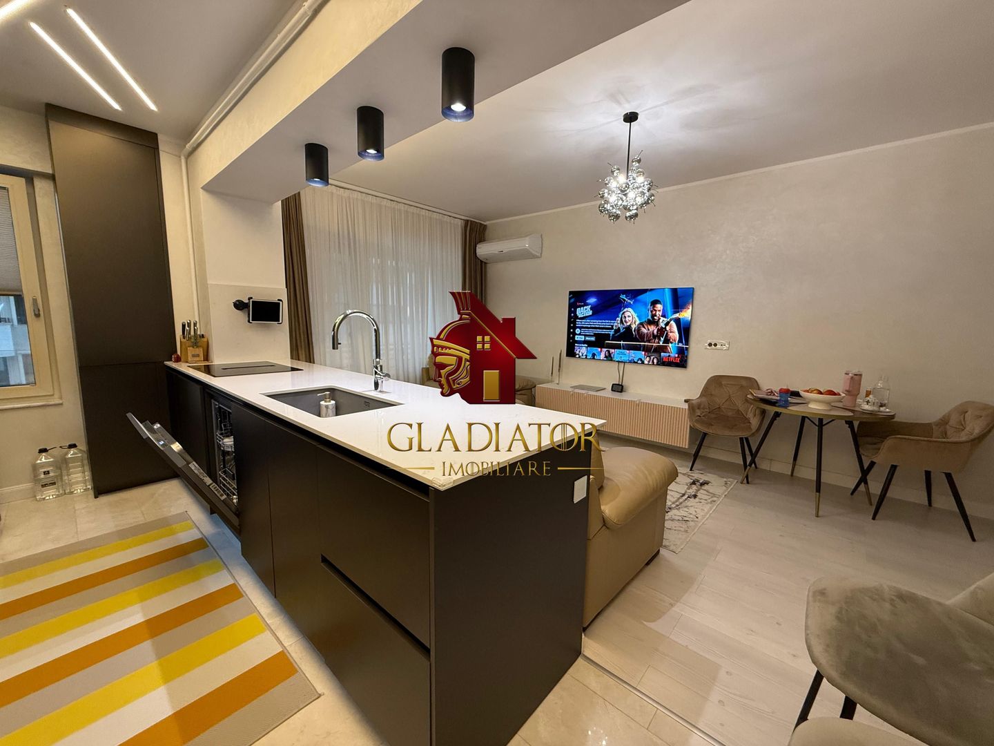 Apartament ultramodern Copou Royal Town et 9/11, 2 camere, 2 balcoane - Poză 2