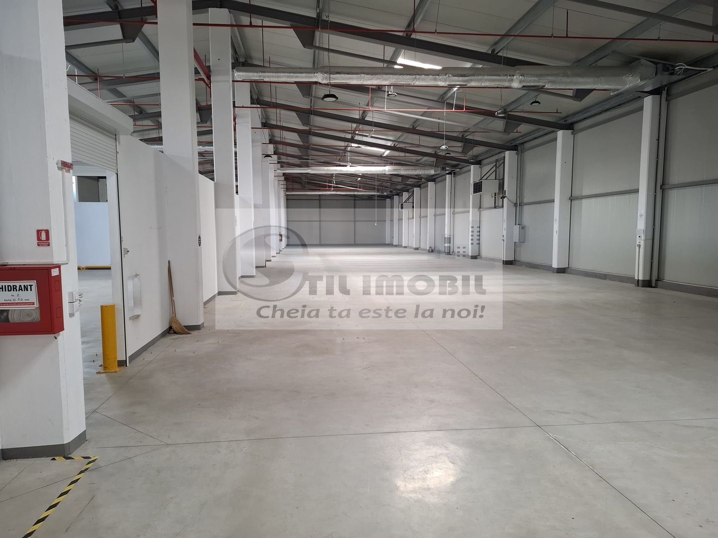 Spatiu depozitare de inchiriat,  suprafata 1600mp +200mp birou - Poză 1