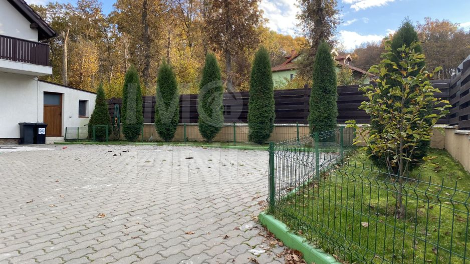 Vila individuala/Pensiune, teren 1022 mp, piscina, pompa de caldura - Poză 3