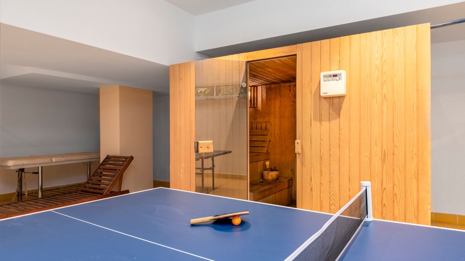 4 camere| semineu| piscina interioara | sauna | sala de sport| parcare - Poză 39