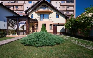 Casa + 305 mp terem curte proprie in zona rezidentiala Gavana - Poză 1