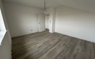 Casa individuala cu 5 camere in Mosnita Noua zona castel - Poză 9