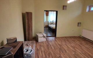 Apartament cu 2 camere la curte - Poză 2