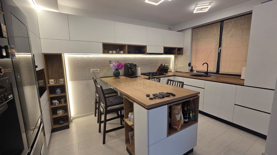 Vilă  cu mansardă, piscină și design modern – Tunari - Poză 11