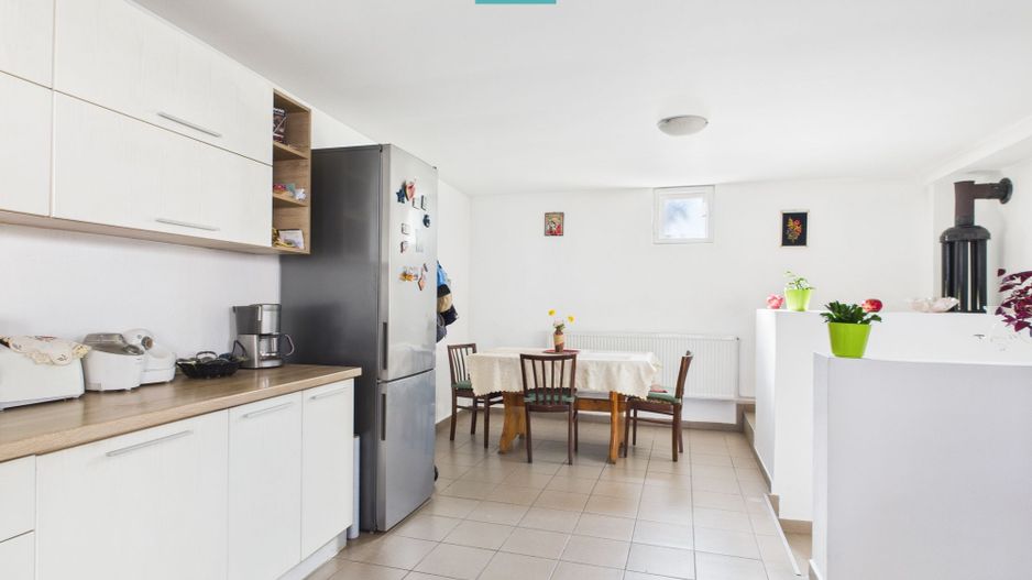 Casă cu 4 camere, curte și atelier mecanic - Sebeș - Poză 8