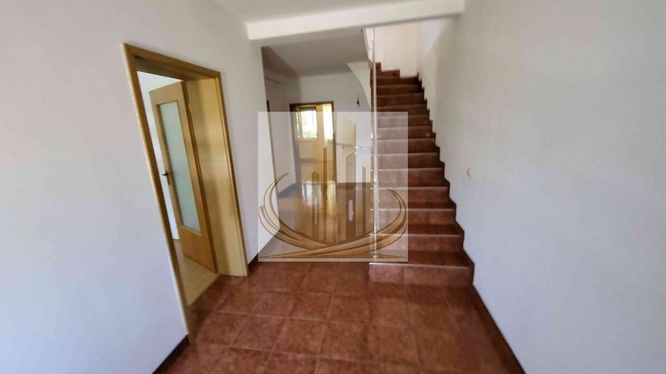 Casă spațioasă, versatilă – ideală pentru firmă sau locuință - Poză 6