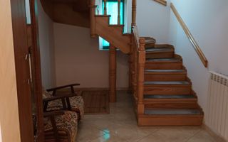 Vila 240 mp , situata la Ciusmea, pret 190000 euro neg - Poză 2
