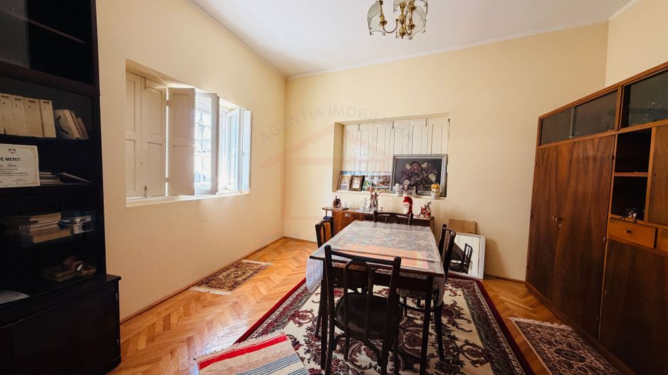 Casă boierească cu 4 camere in Galati, Zonă Piața Centrală, - Poză 3