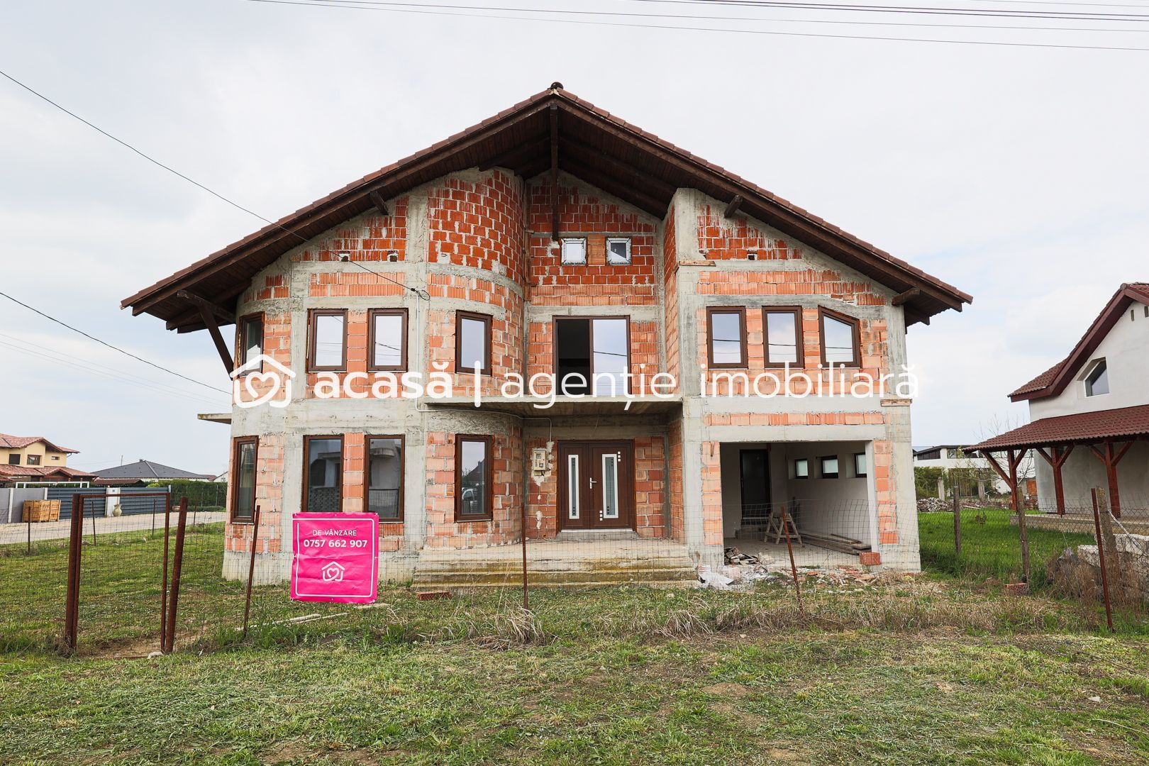 Casă nouă, impunătoare și luminoasă, construită cu griijă la detalii. - Poză 14