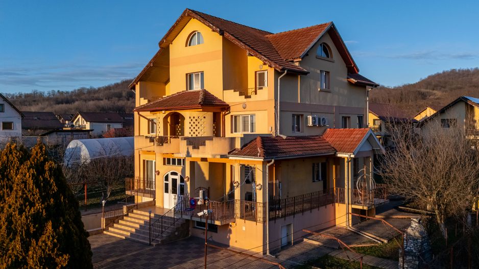 Vila superba | Teren 2300mp | Dealul cu tei | Aninoasa | Doicesti - Poză 19