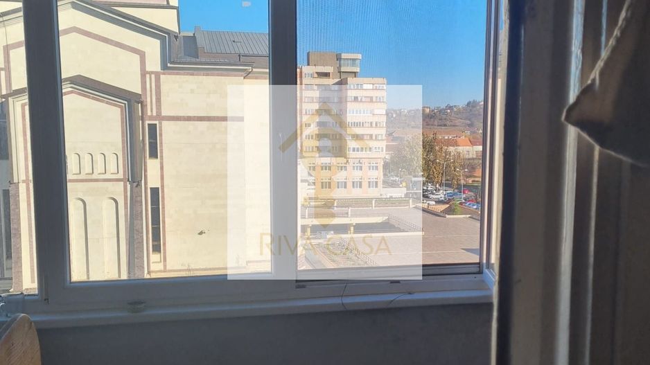 Apartament spațios cu 4 camere, 100 mp utili, triplă orientare. - Poză 3