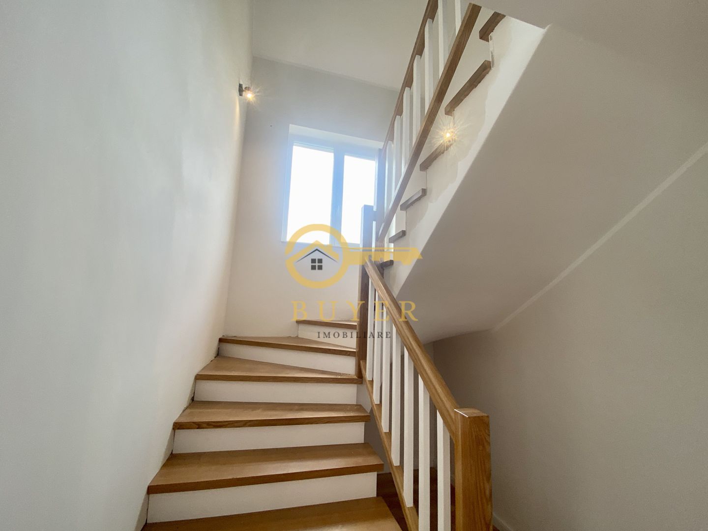 Casa intabulata, finisata LA CHEIE- Talmaciu, zona cu peisaj superb - Poză 8