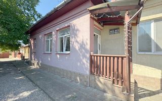 Casa cu curte comuna la 5 minute de Vivo! - Poză 1