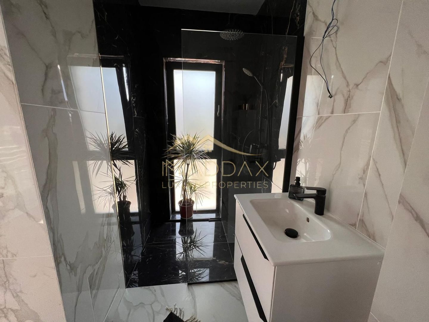 Vila moderna 6 camere // 190mp // teren 300mp / Tunari - Poză 13