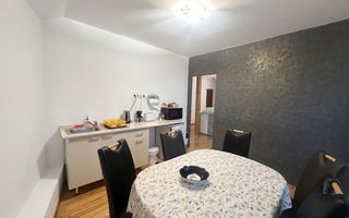 Casa de vanzare 200 mp cu spatiu comercial la parter, strada Lunga - Poză 2