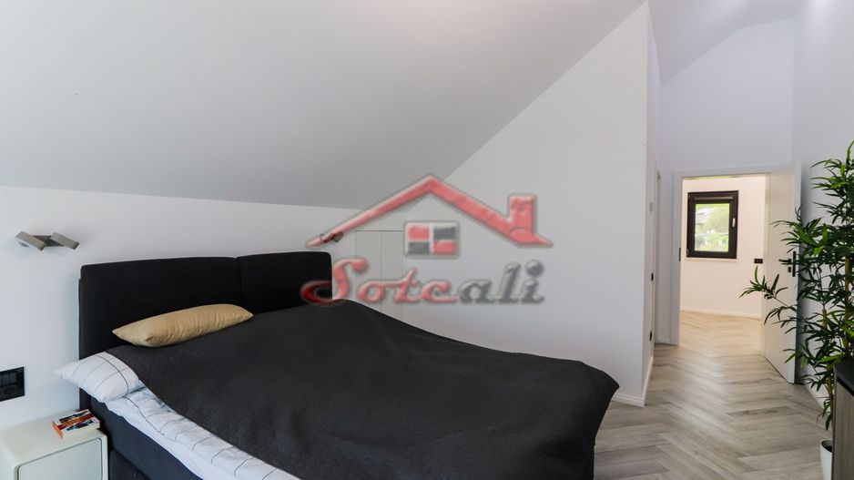 VILĂ MODERNĂ DE LUX CU PISCINĂ, FOTOVOLTAICE ȘI FOIȘOR – BREAZA - Poză 19