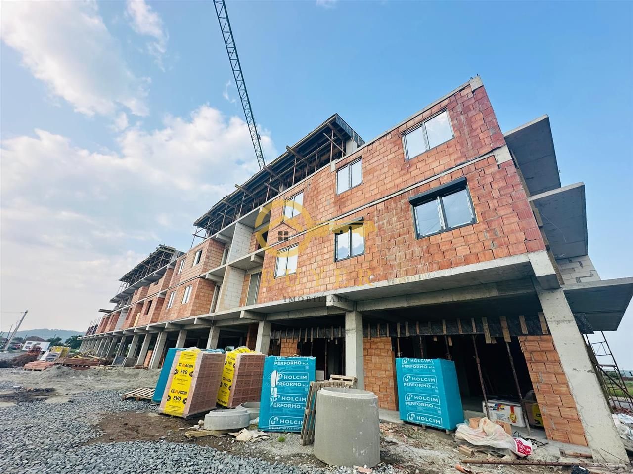 Penthouse cu 4 camere si terasa superba- Selimbar, panorama spre munti - Poză 1