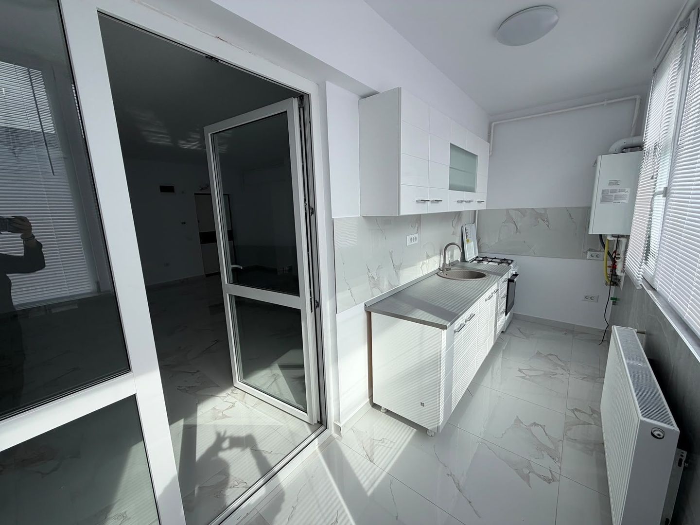 AP. 3 CAMERE- PRIMA INCHIRIERE, PARCARE INCLUSA, CENTRALA PROPRIE - Poză 2