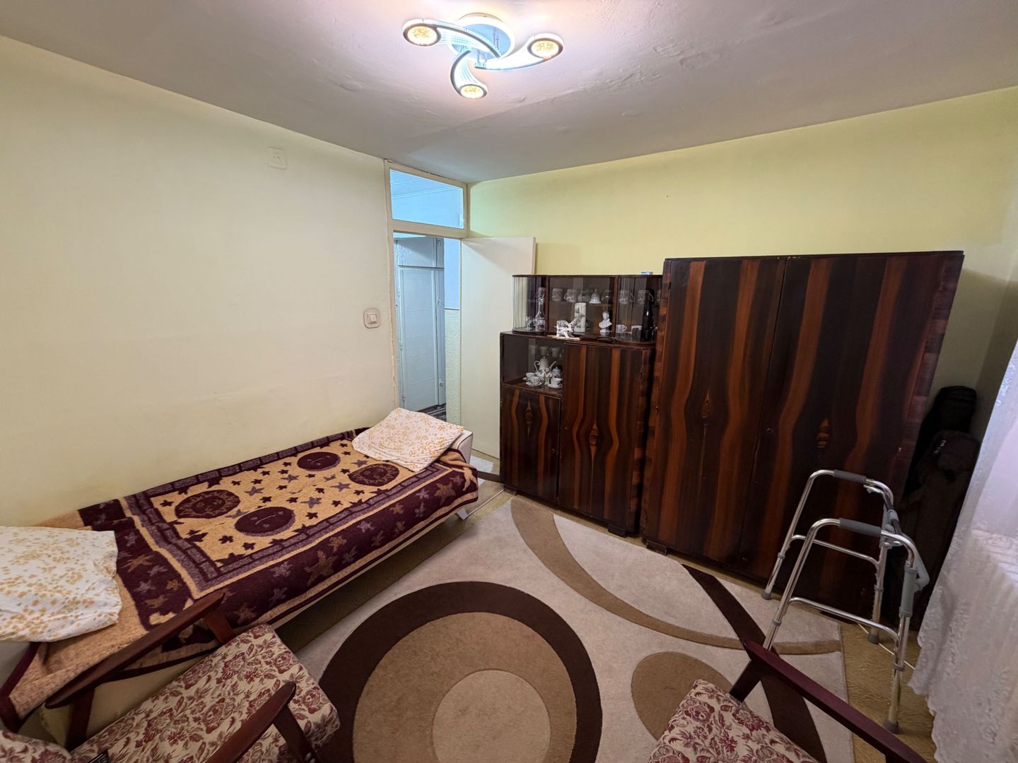 Apartament 2 camere, etaj 1 - zona Cetate - Poză 3