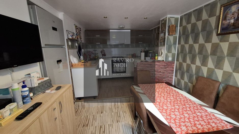 Samurcasi, casa si teren de 1200 mp - Poză 8