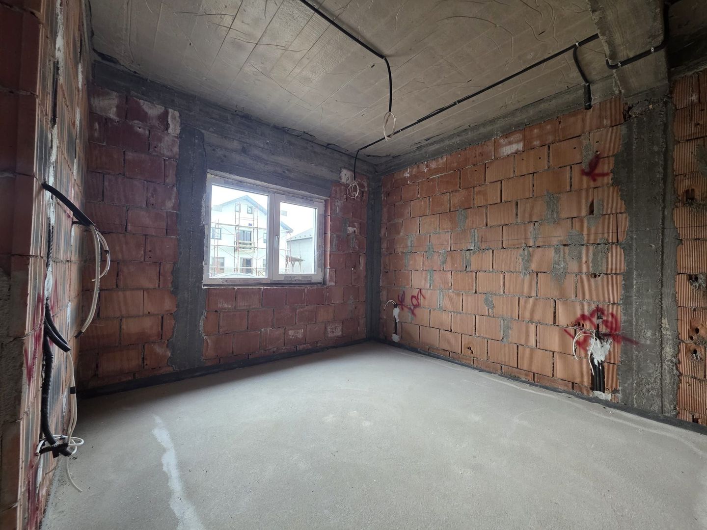 Vilă individuală în Tunari – 5 camere, curte privată - Poză 32