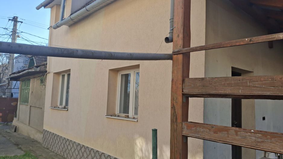 Casa de vanzare - oportunitate de investitie - Poză 1