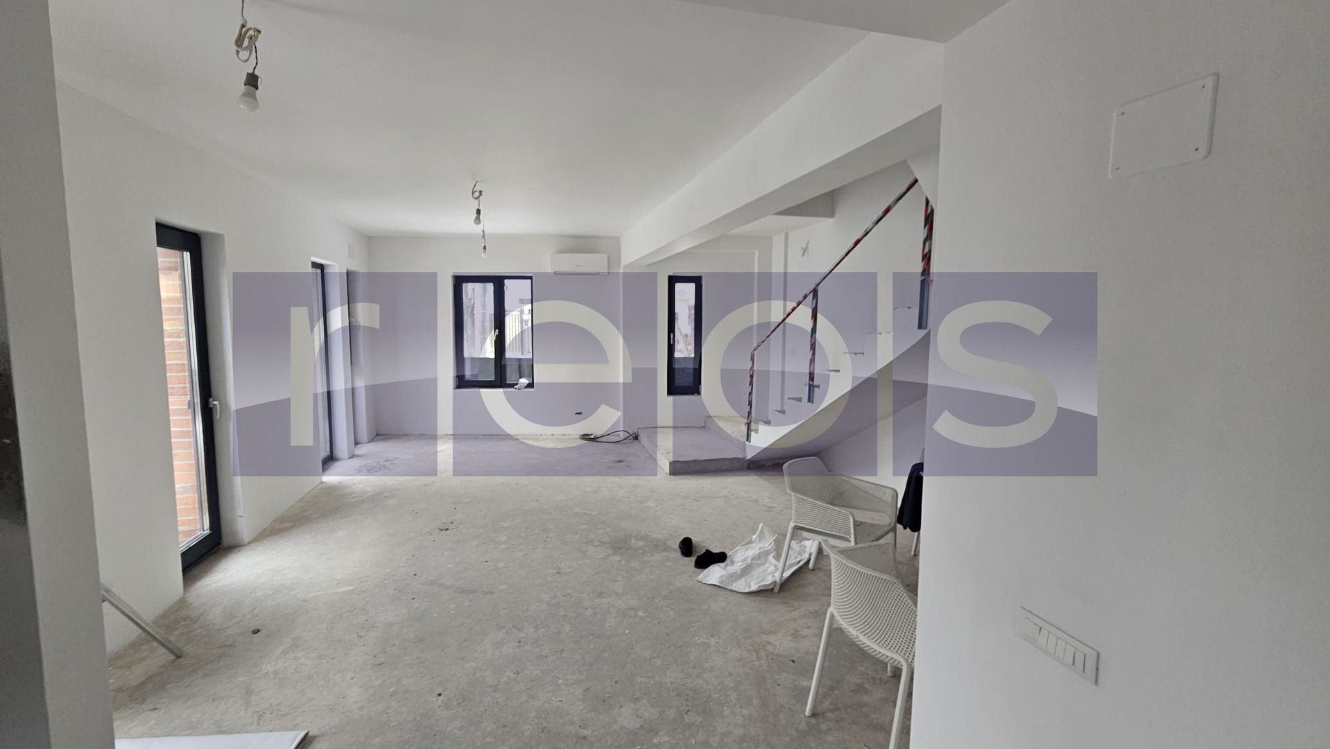 Vilă D+2+M | 4 parcări private | 3 apartamente cu intrări separate - Poză 2