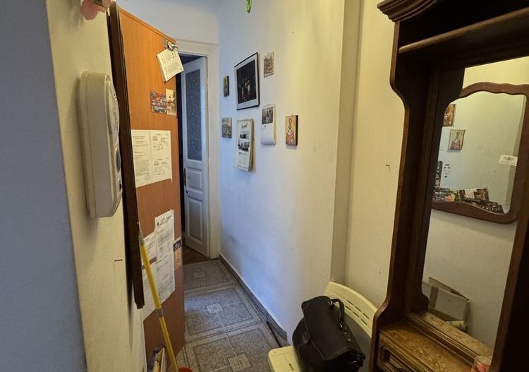 De Vanzare Apartament 2 camere zona Armeneasca sect.2 - Poză 3