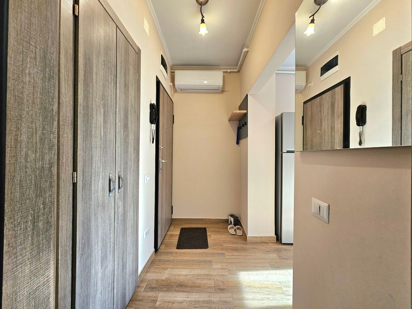 Apartament cu 2 camere de vânzare în zona Dacia Constanta renovat - Poză 10