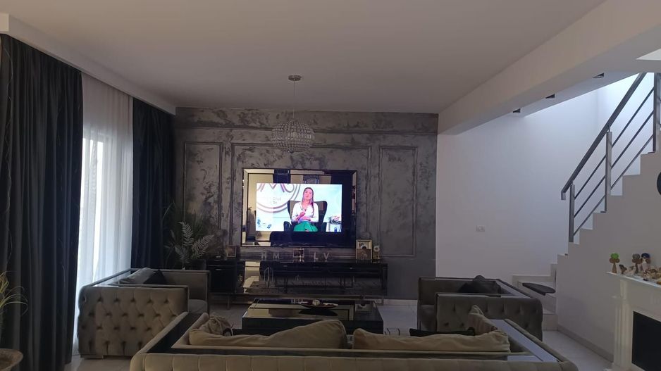 Duplex despartit prin garaj -Dumbravita - zona Lidl - Poză 1