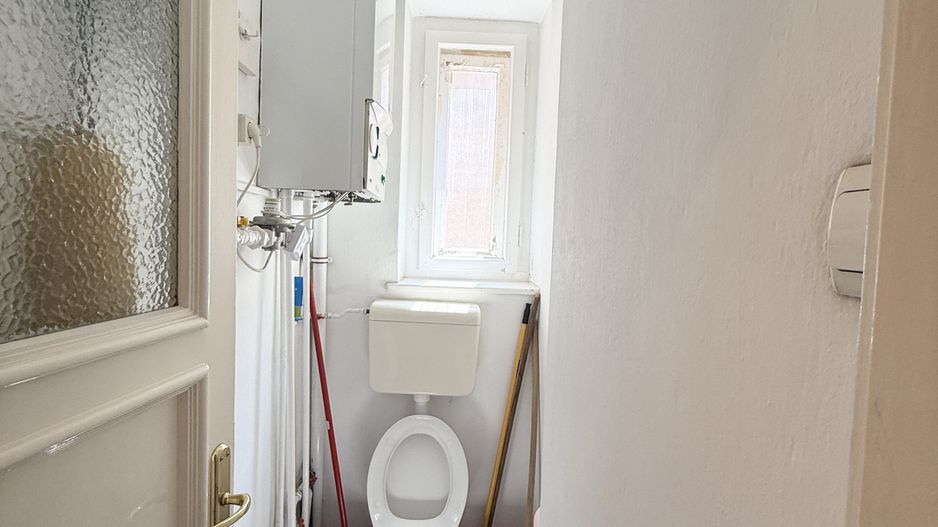 Apartament mobilat si utilat complet, zona centrala, 4 camere, 2 bai - Poză 12